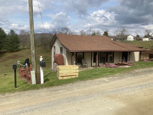 Building Photo - 84 Chestnut Ln