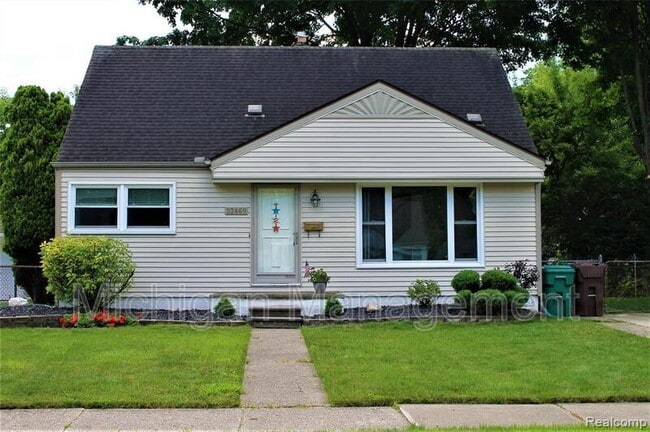 Photo - 32469 Rosslyn Ave