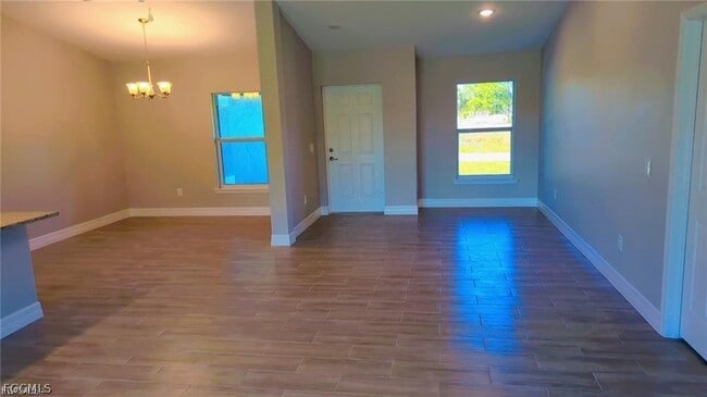 Photo - 842 Cervantes St E