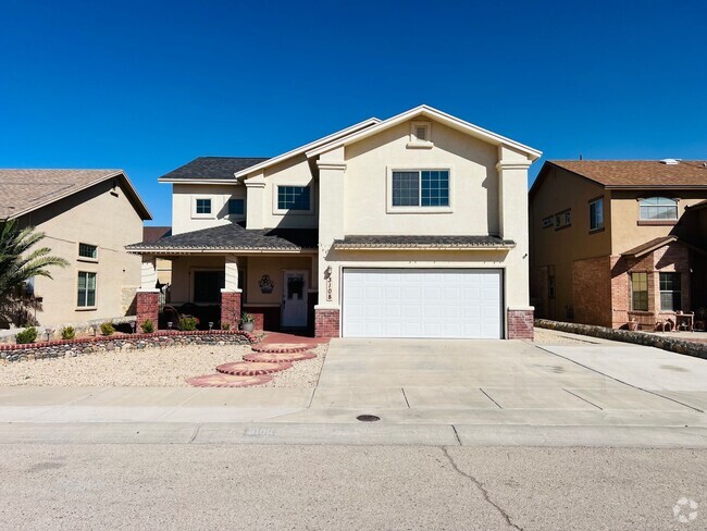 Building Photo - Charming 3-Bed, 2.5-Bath Home with Cozy Fi...