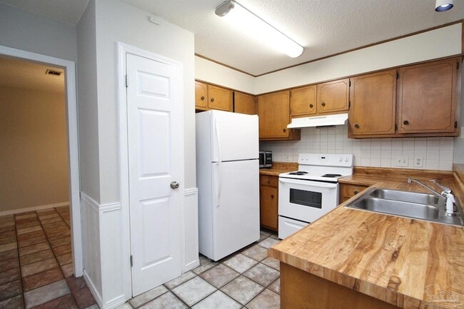 Photo - 5250 Powrie Dr