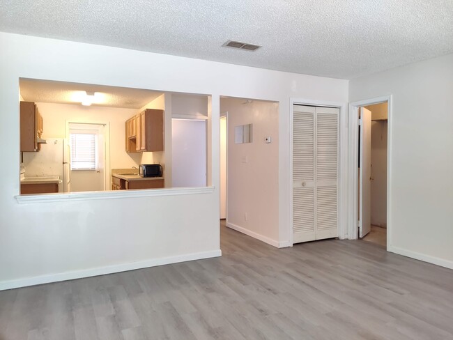 Building Photo - 801 Burcale Rd Unit K1