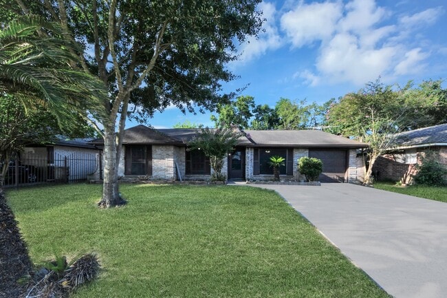 Building Photo - 3806 Charriton Dr