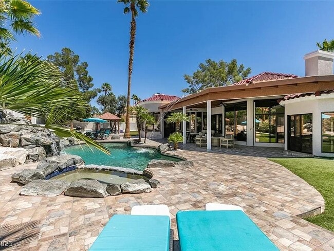 2101 Diamond Bar Dr
