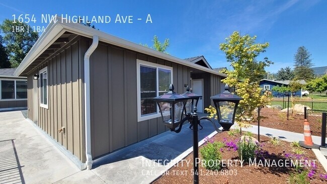 Photo - 1654 NW Highland Ave Unit A