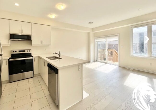 Photo - HAMILTON – BEAUTIFUL TOWNHOUSE – 3 BEDROOMS – 3 BATHROOMS – 3 PARKINGS – $2,695.00 – ONLY
