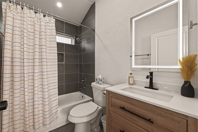 Building Photo - 1311 E 35th St