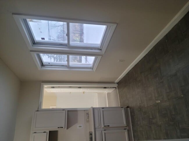 Photo - 1087 E 64th St