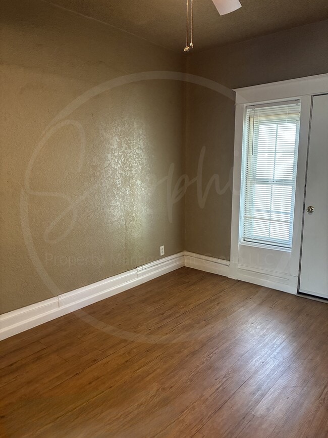 Photo - 1115 E 41st St