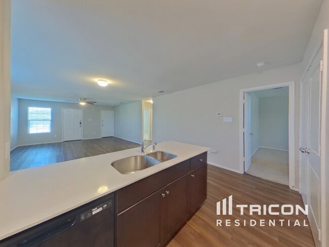 Photo - 5549 Berea St