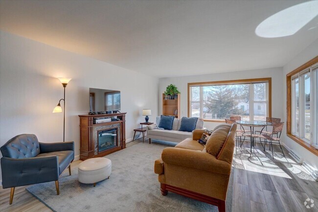 Building Photo - 300 Pleasant Dr Rental