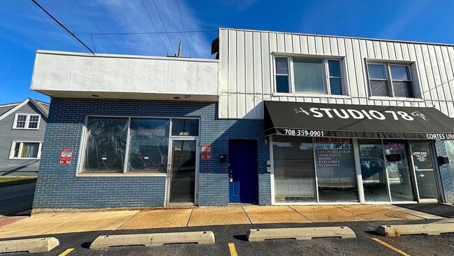 Building Photo - 1907 N 19th Ave Unit 1907