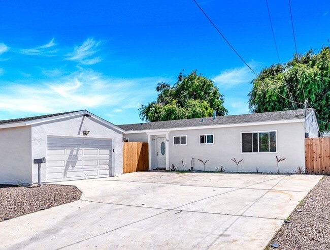 3 BR / 2 BA 1152 Sq ft. Chula Vista / Priv... - 3 BR / 2 BA 1152 Sq ft. Chula Vista / Priv... Casa