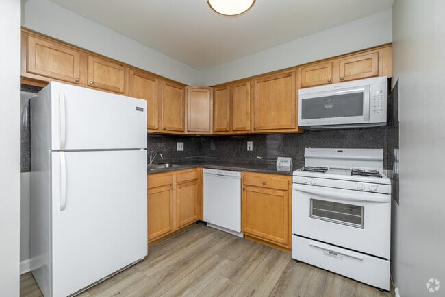 1BR, 1BA - 713SF - Kitchen