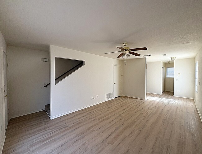 Photo - 2004 Monte Carlo Ln Unidad D