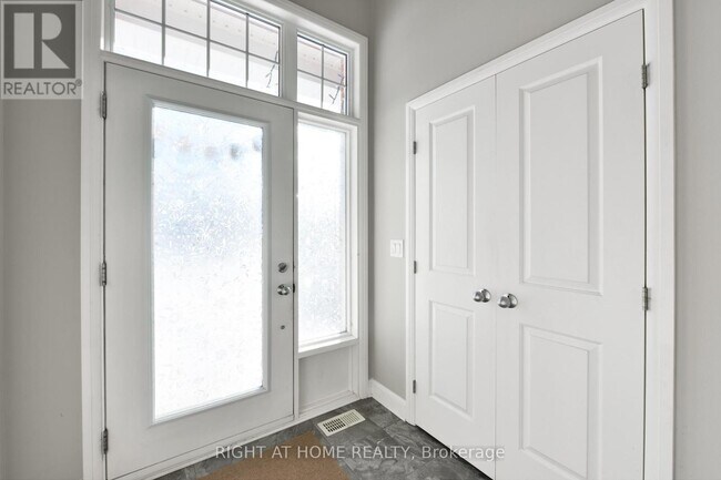 Photo - 77 Arkose St