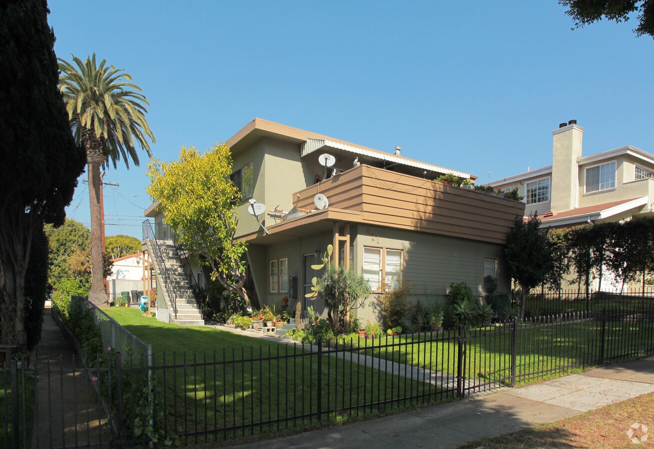 Photo - 815 Maple St