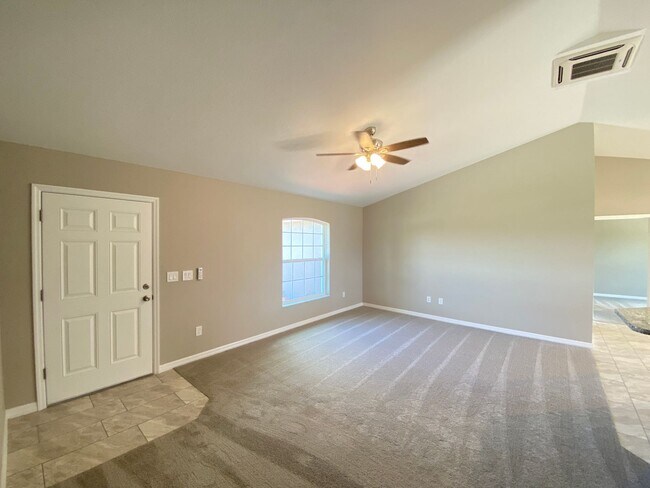 Photo - Desirable SE Ocala Neighborhood 3/2/2 *WON...