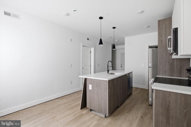 613 Brooklyn St Unit 2