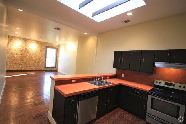 Building Photo - 319 S Flores St Rental