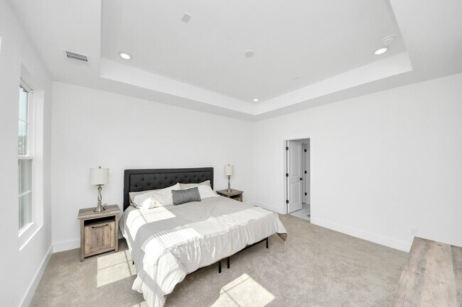 Photo - 2424 Harrington St