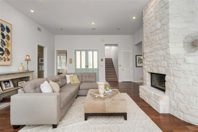 Photo - 2102 Paisano Rd