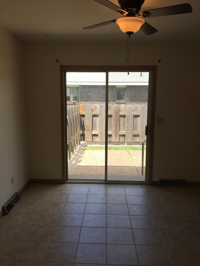 Photo - 114 W 6th St