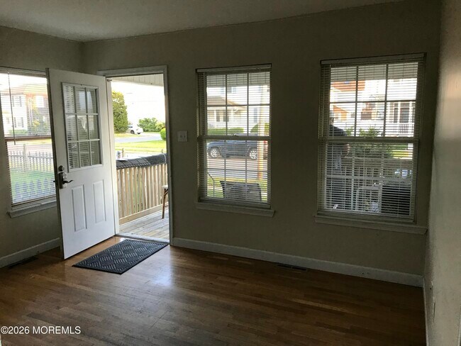 Photo - 112a 18th Ave