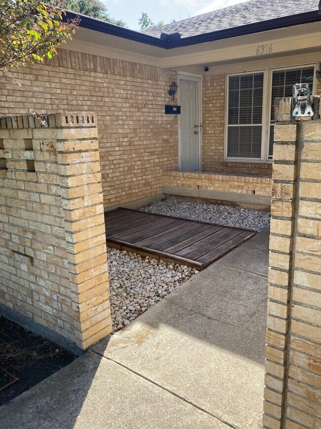 6316 Rincon Way Townhome Townhome Rental in Dallas TX