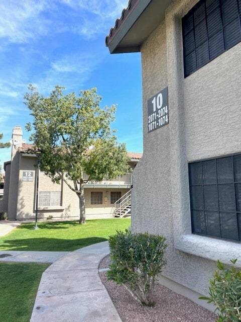 Photo - 533 W Guadalupe Rd