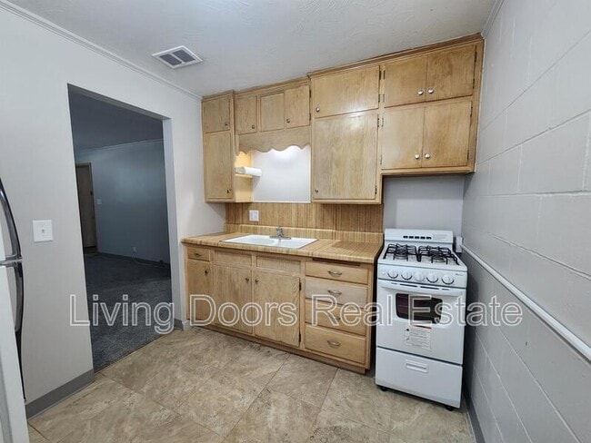 Photo - 849 S 45th St