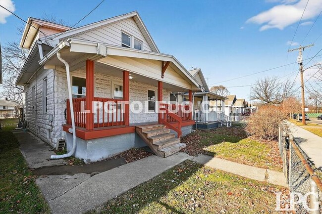 Photo - 1434 Kedron St