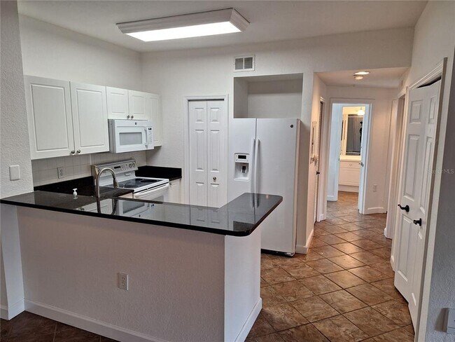 Photo - 5140 Northridge Rd Unit 102