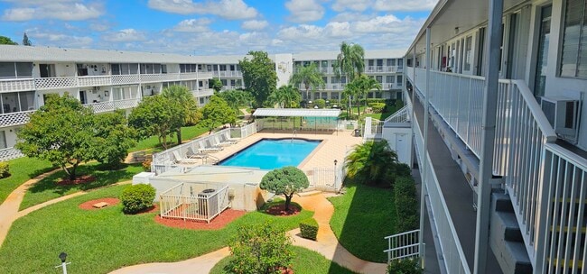 Photo - 15610 NE 6th Ave Unidad 37b
