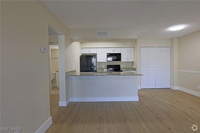 Building Photo - 5311 Summerlin Rd Unit 1110 Rental