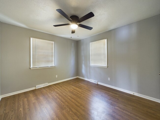 7804 E 48 Terrace