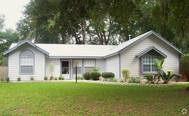 Building Photo - Charming 3BR/2BA Home with Fenced Yard & D...