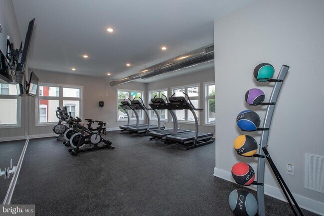 Photo - 2940 W Thompson St Unit 302