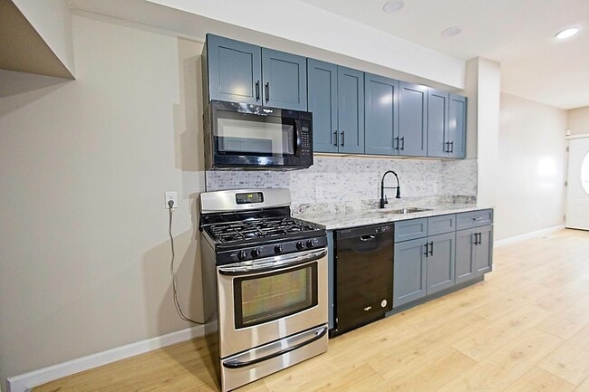 Photo - 1961 N Croskey St