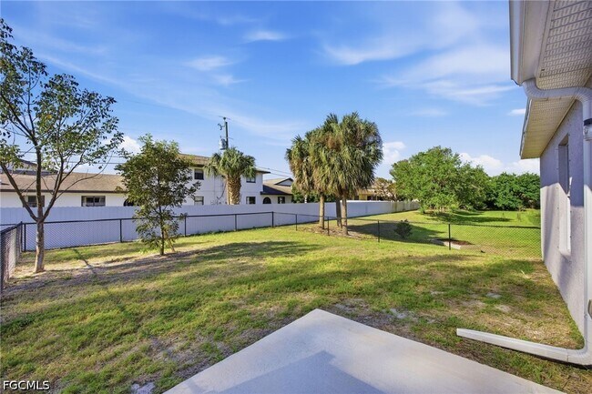 Photo - 1426-1428 Cape Coral Pkwy W