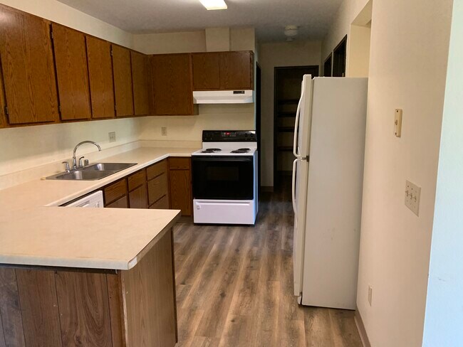 Photo - Town Edge Apartments