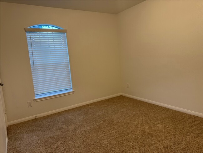 Photo - 958 Oak Glen Dr