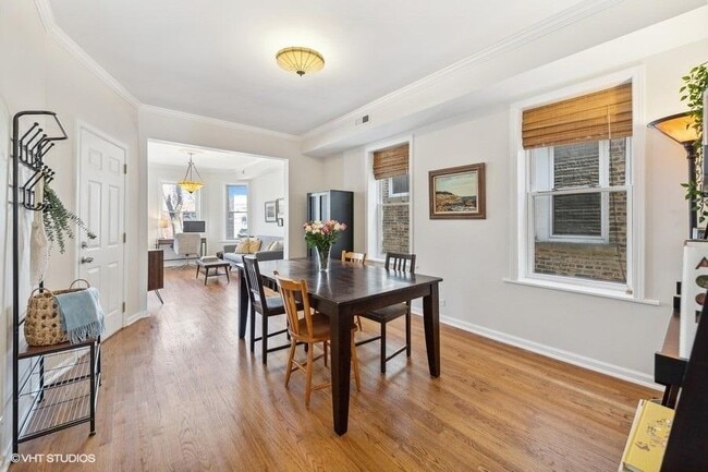 Photo - 1741 W Catalpa Ave Unit 2