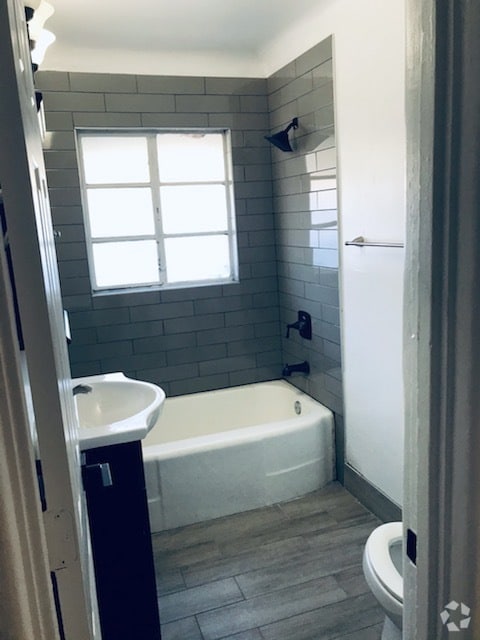 Building Photo - 1401 W Clarendon Ave Unit 1 Rental