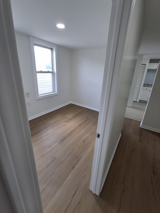 Photo - 471 W 26th St