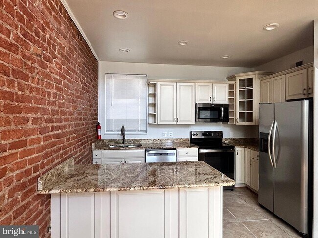 Photo - 1757 Willard St NW