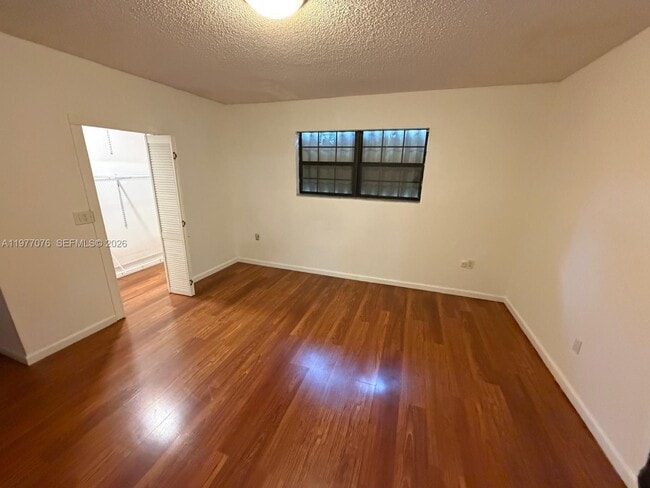 Photo - 1585 W 53rd St