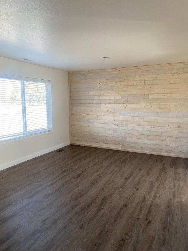 Photo - 777 E Main St