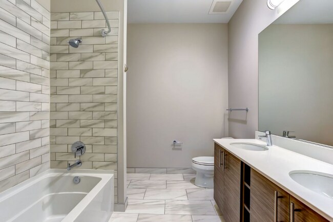 Photo - 1339 W Madison St