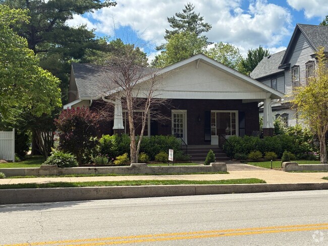 Building Photo - 3 Bed/1 Bath Historic Russellville Home